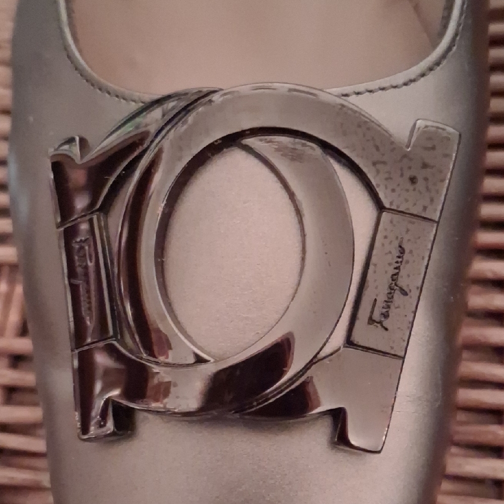 Salvatore Ferragamo Women's Metallic Gray Heels Size 7 1/2 AA - Picture 4 of 15